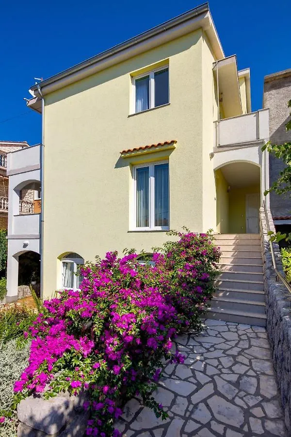 Apartments And Rooms With Parking Space Kraljevica - 17589 Konukevi