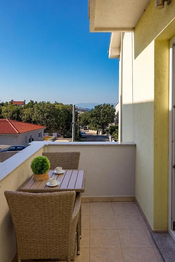 Apartments And Rooms With Parking Space Kraljevica - 17589 3*,