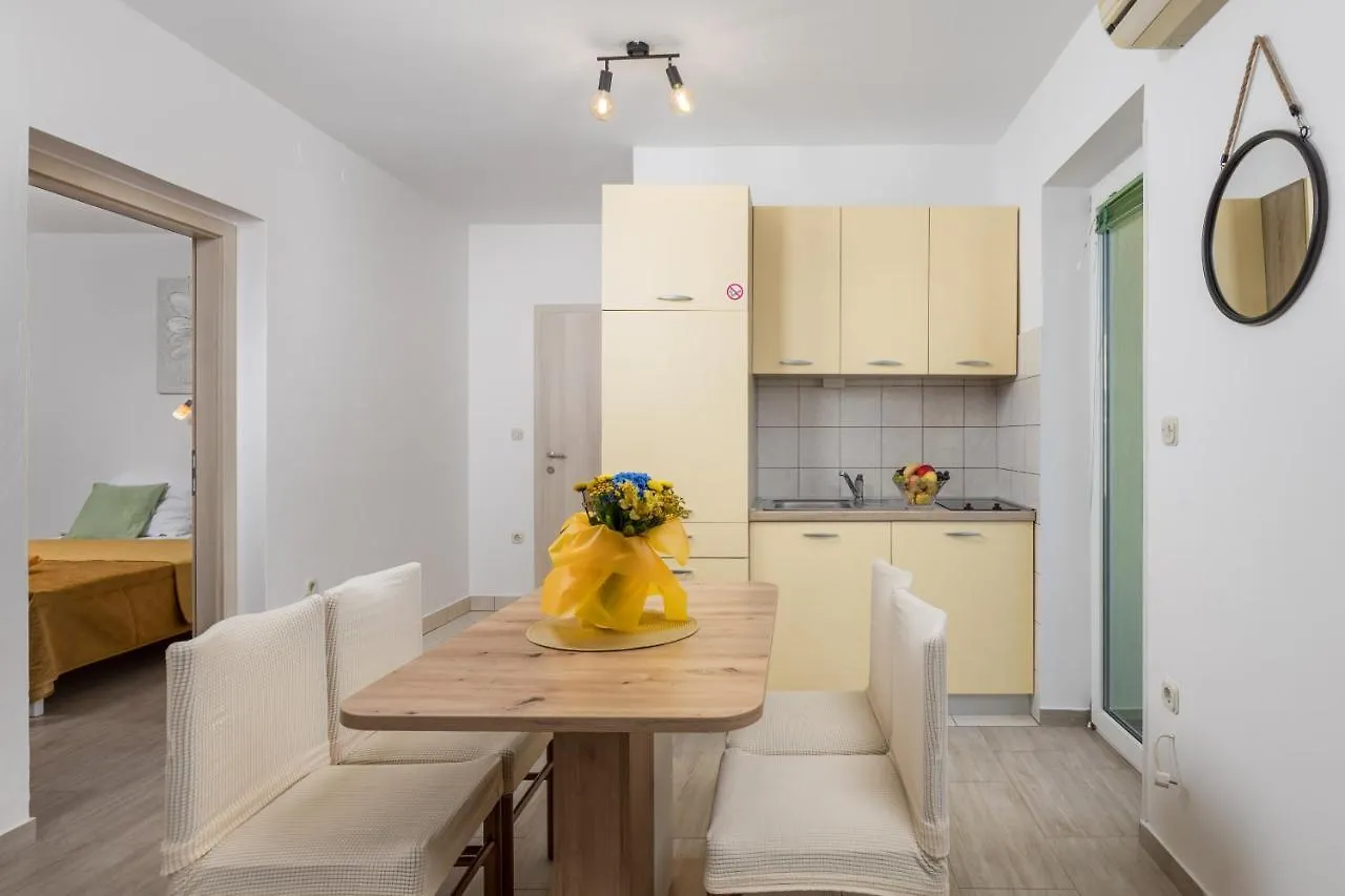 Apartments And Rooms With Parking Space Kraljevica - 17589 Konukevi