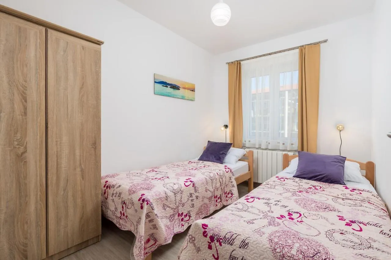 Apartments And Rooms With Parking Space Kraljevica - 17589 3*,