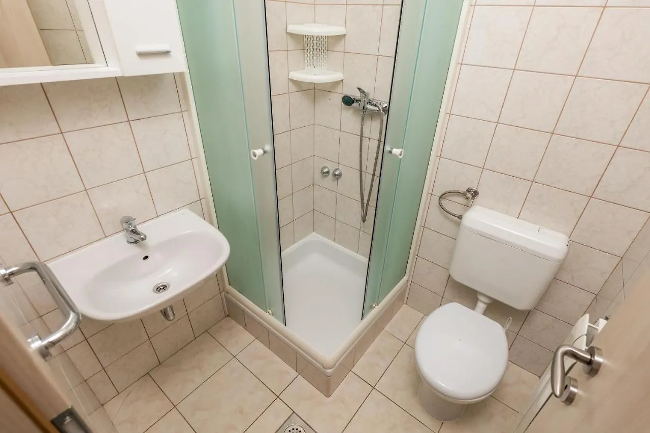 *** Guest house Apartments And Rooms With Parking Space Kraljevica - 17589 Croatia