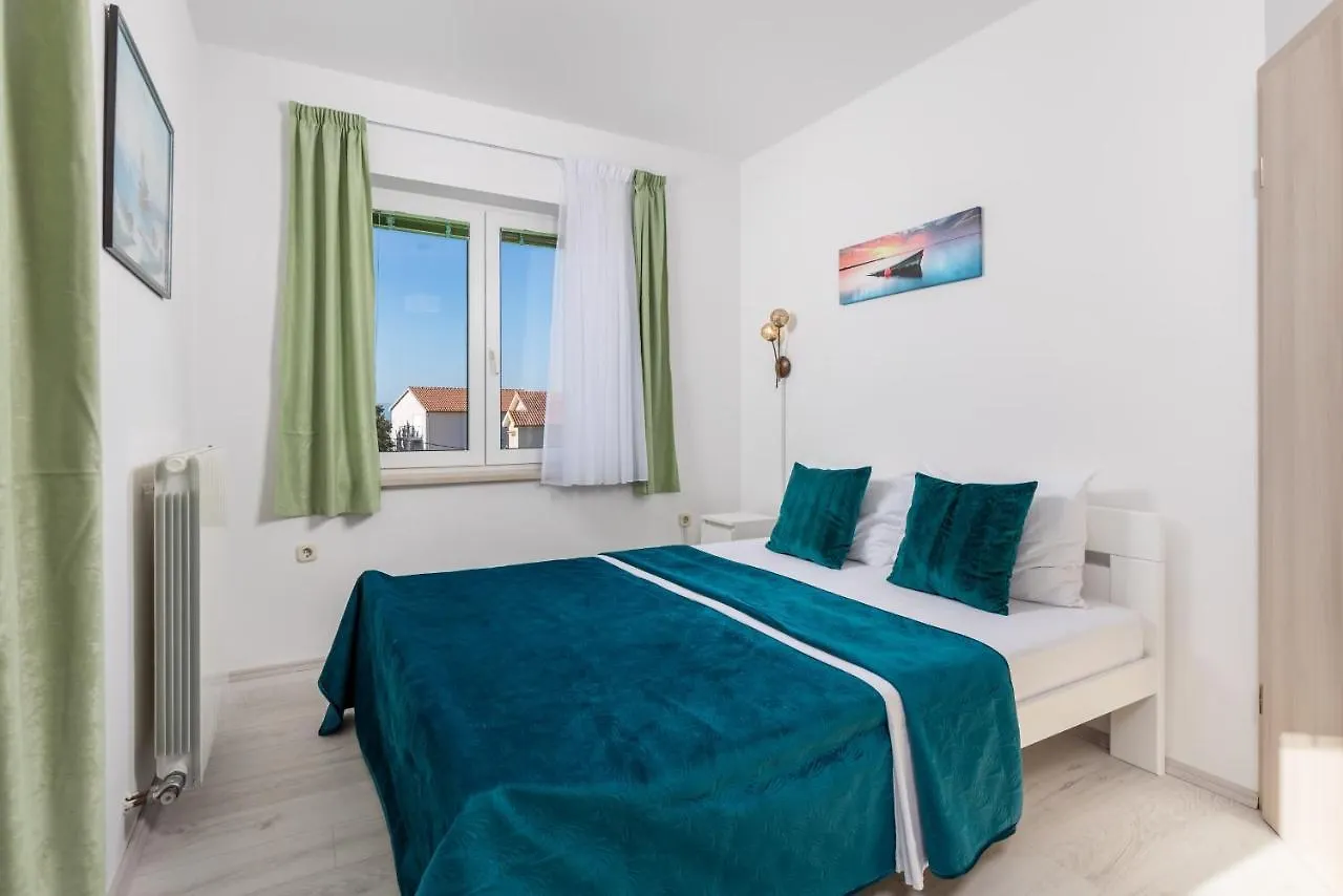 Guest house Apartments And Rooms With Parking Space Kraljevica - 17589